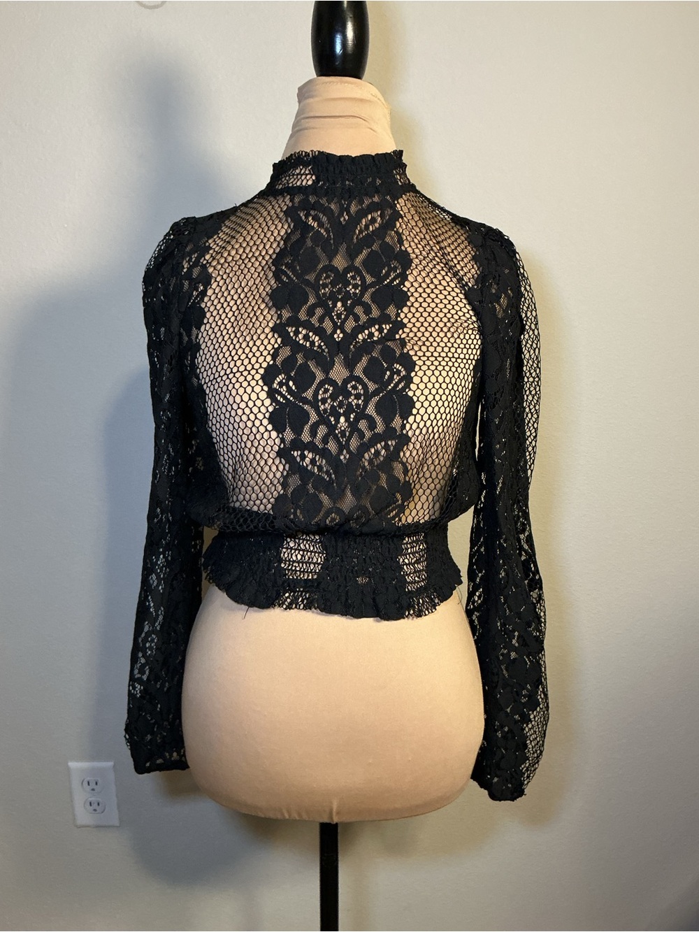 Black Lace Long Sleeve Crop Top